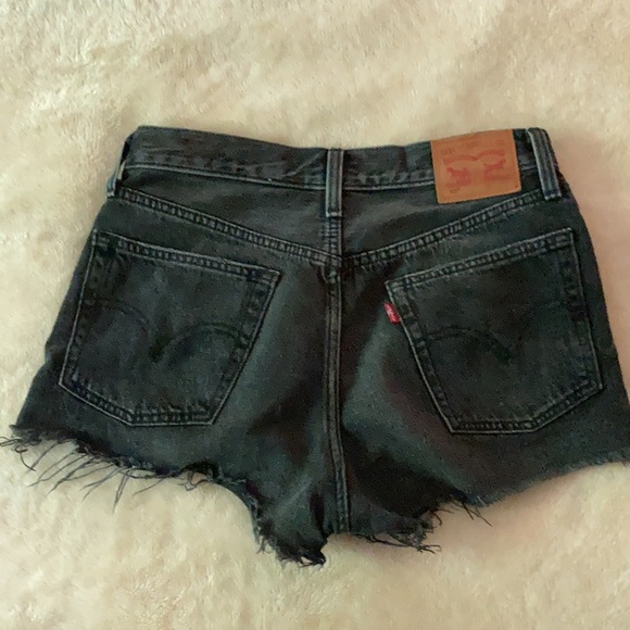 ‼️ SOLD ‼️ Black jean shorts | LEVI’S - Picture 2 of 4